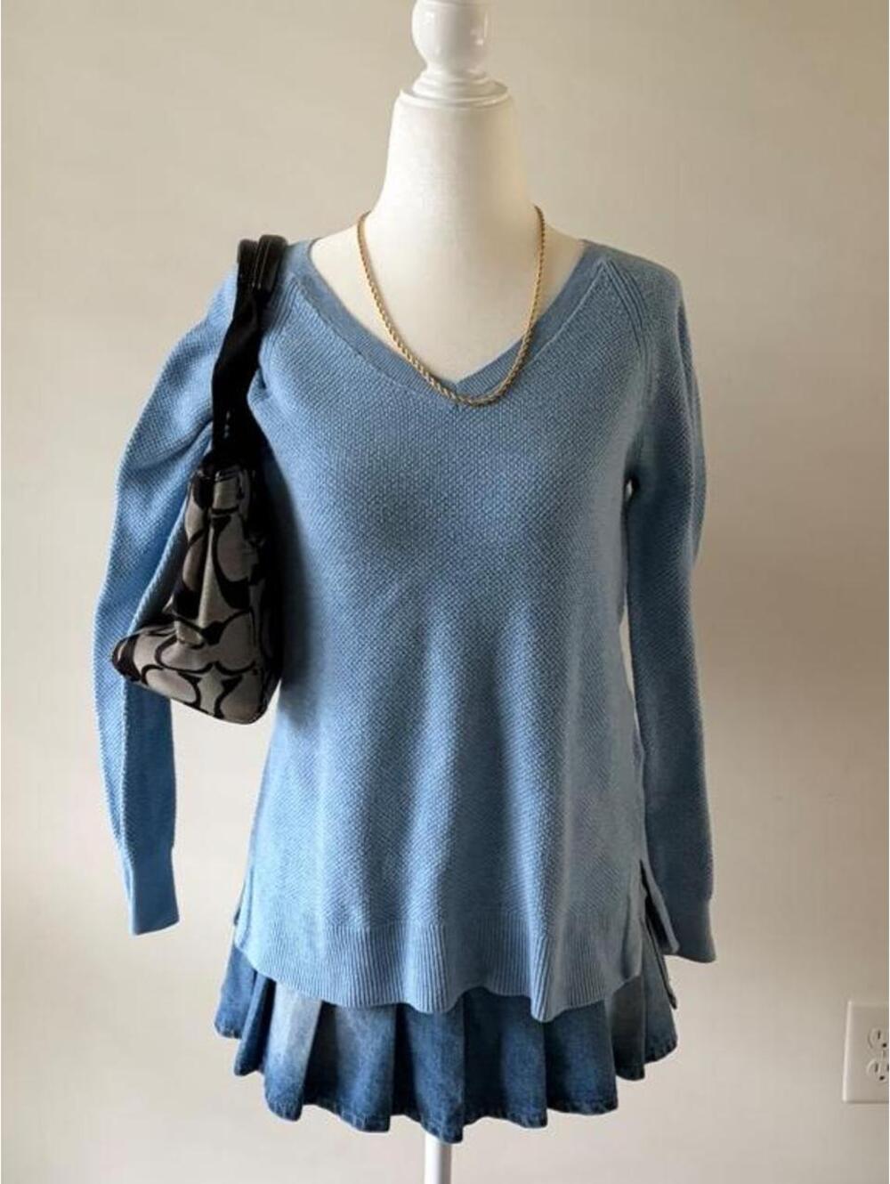 Y2K GAP Baby Blue V-Neck Knit Sweater - Coquette Fairycore Vintage Minimalist